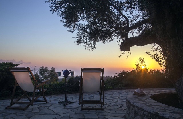 Country house in the olive grove with breathtaking views for every season
