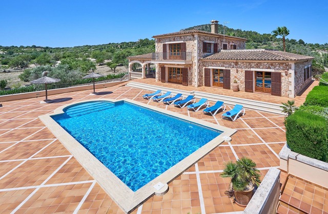 Country house with large private pool and panoramic views