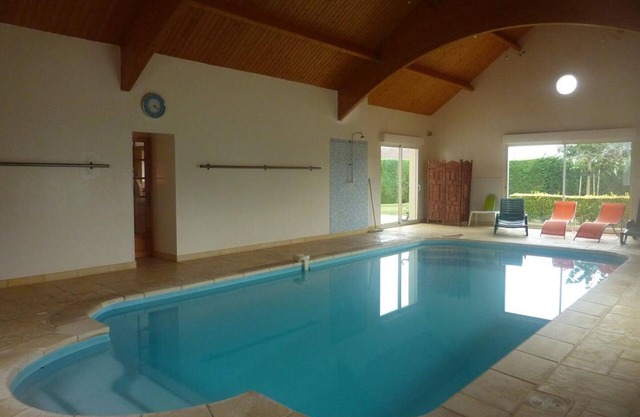 Country house with pool, pets allowed, near Loire castles