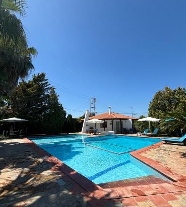 Country House with Pool and Big Garden