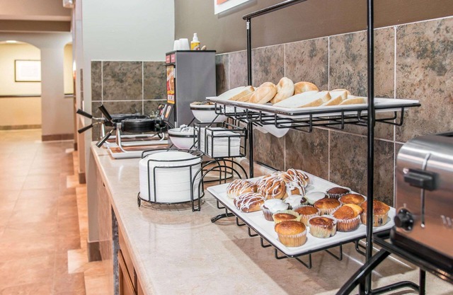 Country Inn & Suites By Radisson, Battle Creek, MI