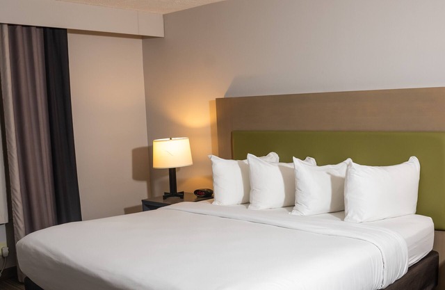 Country Inn & Suites by Radisson Erie