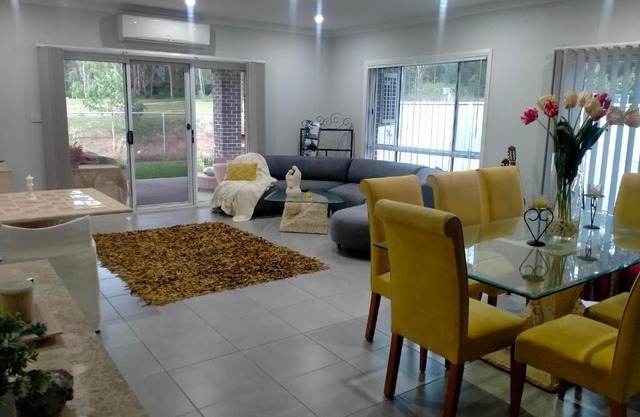 Country Lane book via booking ONLY