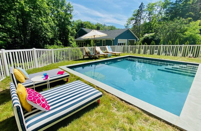 Country retreat with pool, brook and waterfall, 2 hours from NYC and Boston