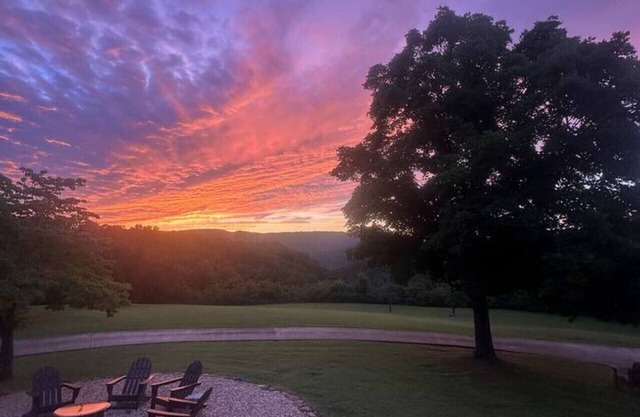 Country Retreat with views of Jasper, AR