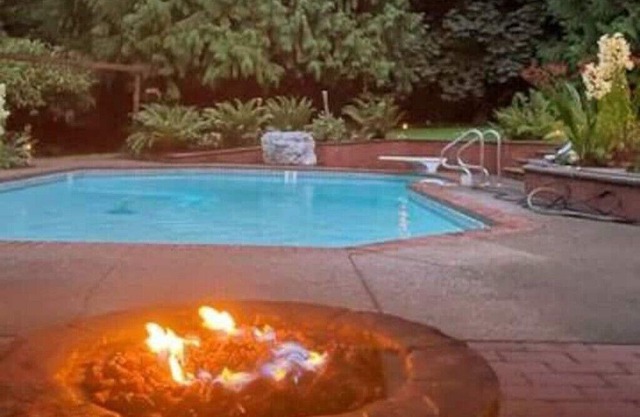 Country Tudor large pool hot tub