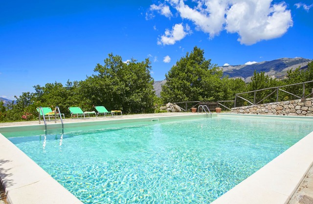 Country villa with pool in Sicily