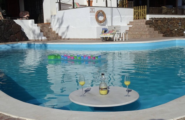 Country Villa overlooking ocean with WI-FI.