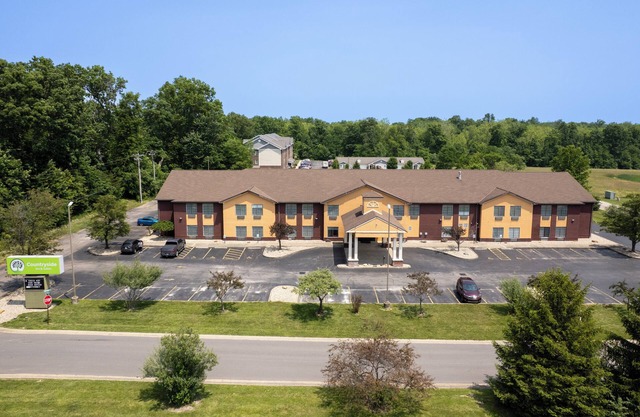 Countryside Inn & Suites