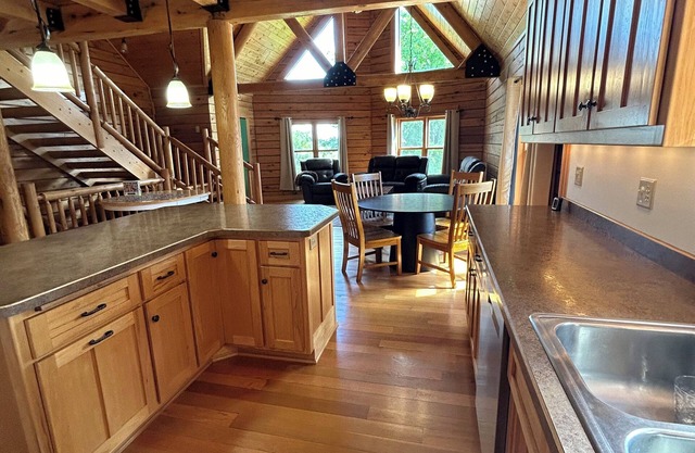 Countryside Log Home on Lake Villardn