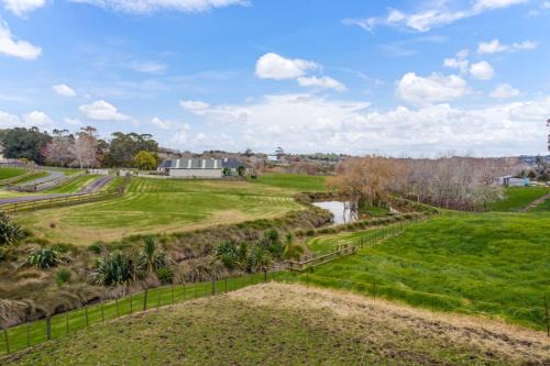 Countryside Retreat with On-site Horse Experiences