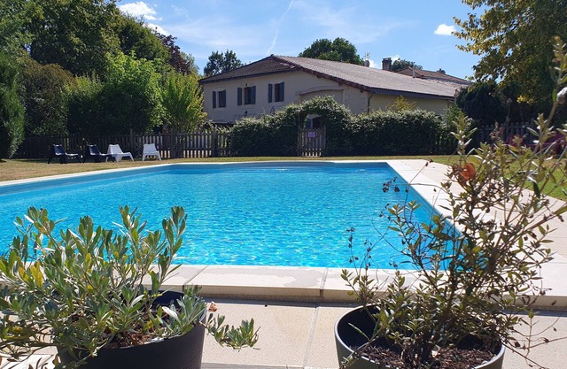 Countyside gîte for 5 people with heated swimming pool