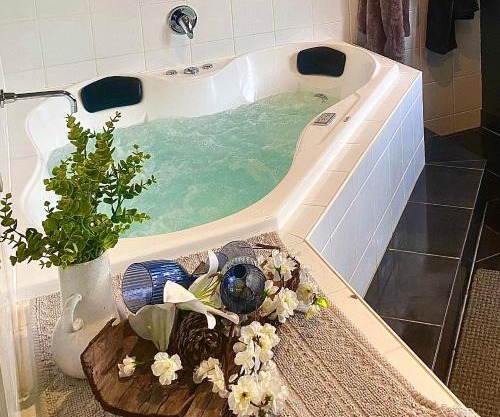 Couple's Luxury Resort Spa Retreat