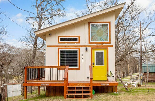 Couple’s Retreat, Cozy Cabin Near Guadalupe River