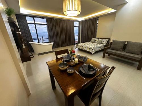 Couple Suite with Ocean View & Relaxing Tub Batangas