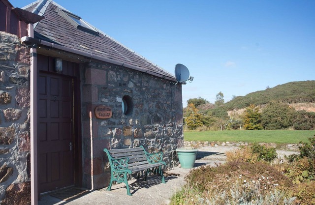 Couples and their four-legged friends will enjoy this lovely single-storey property which is ideally