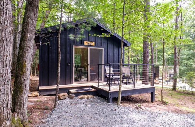 Couples’ Glamping Cabin - Lazy Bear