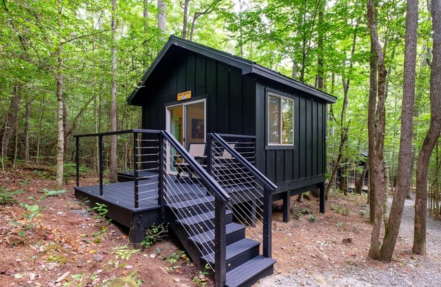 Couples’ Glamping Cabin - Bearly Behaving