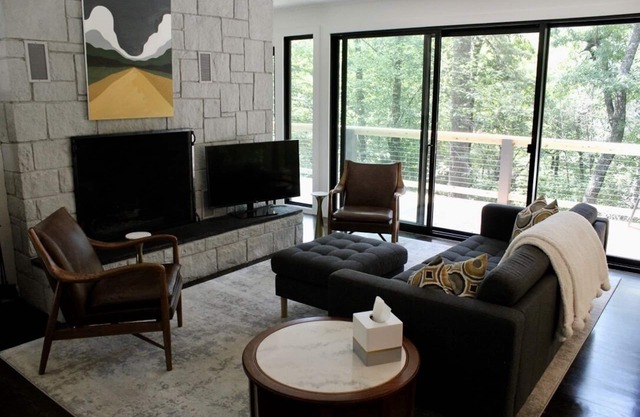 Couples Retreat - Secluded Mountain Home Minutes From Main Street!