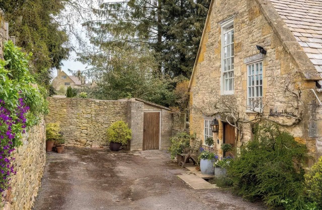 COURTYARD HOUSE, family friendly, with open fire in Blockley