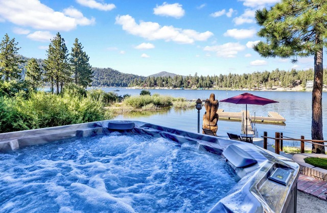 Cove Lakefront Chalet #2098