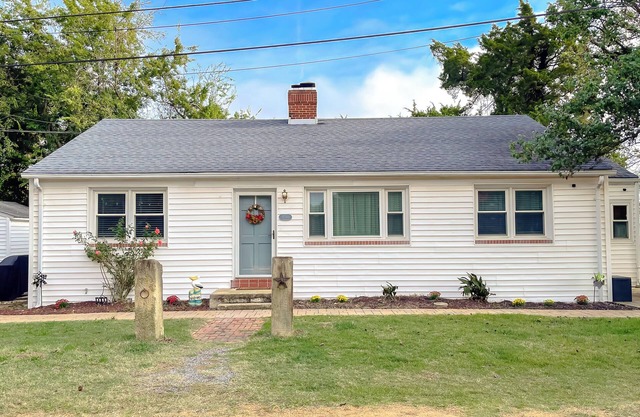 Cove Point Beach Cottage with Chesapeake Bay Views