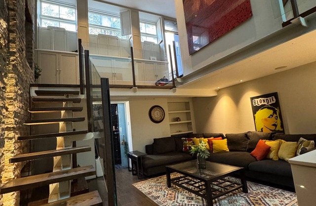 Covent Garden 3-Bed Apt, Sleeps 10, 3 mins to Tube