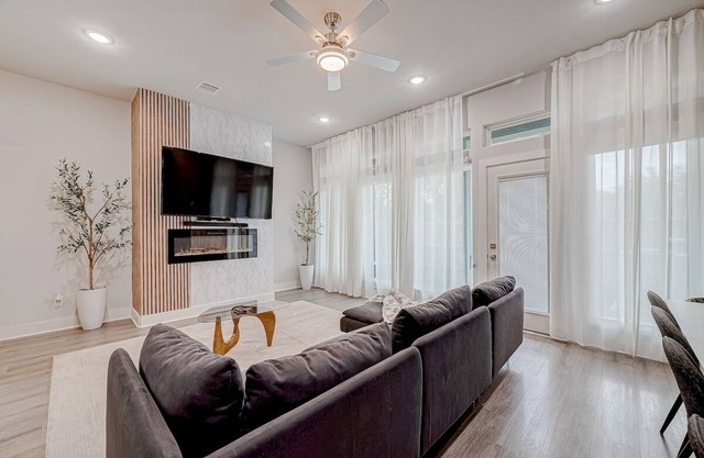 Cozier Homes 6bd NRG, Med Ctr, Downtown