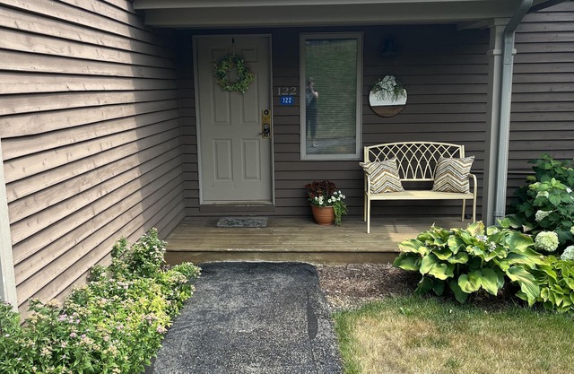 Cozy 1 Bedroom, 2 Bath Townhome in the Galena Territory