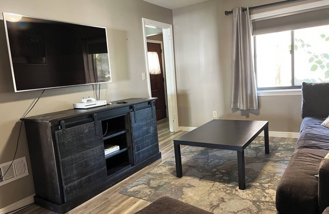 Cozy 1-bedroom apartment in charming Pittsburgh