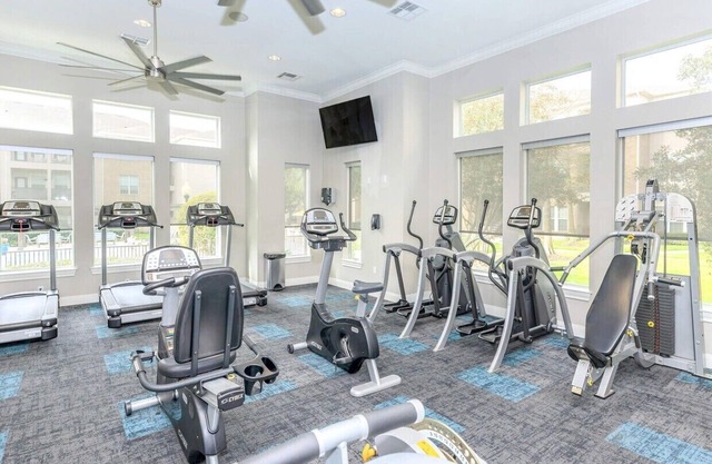Cozy 1-bedroom apartment with fitness room, WiFi in serene Magnolia
