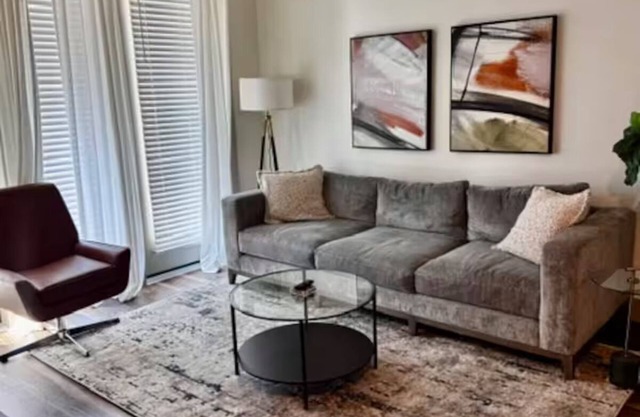 Cozy 1-bedroom apartment with fitness room and AC in charming Addison