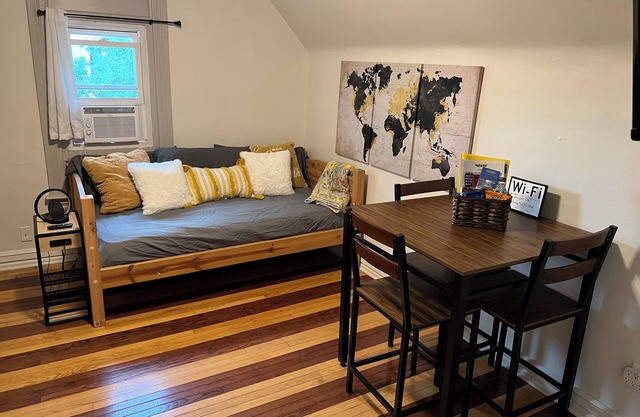 Cozy 1 bedroom apartment.