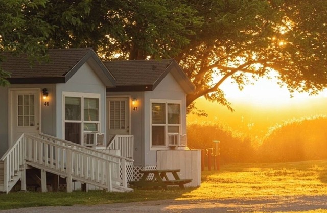 Cozy 1 Bedroom Cabin in Isleton-Cabin 46