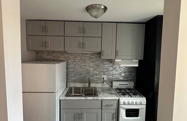 Cozy 1-Bedroom condo Fully Furnished with WiFi and AC in beautiful Pittsburgh