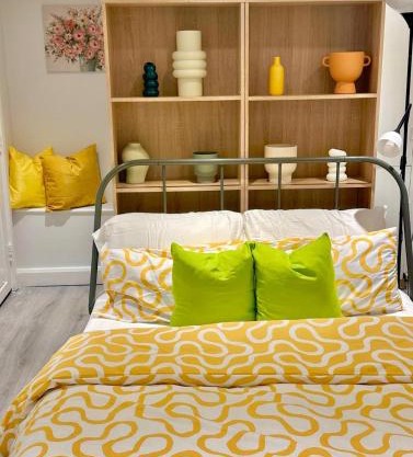 Cozy 1 bedroom House, Sleeps 3 - long and short stay welcome