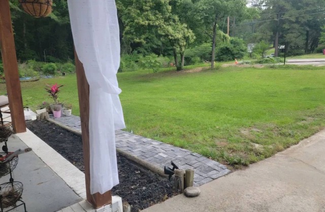 Cozy 1-bedroom in house on 2 acres with WiFi, AC