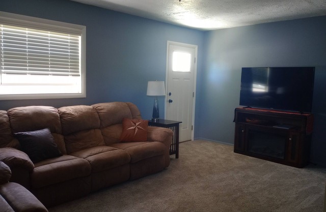 Cozy 1-bedroom on a quiet residential street