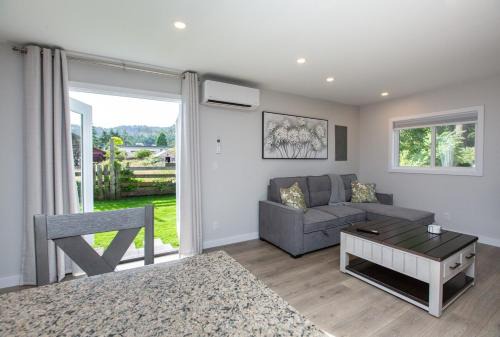 Cozy 1-Bedroom Retreat in the Heart of Langford