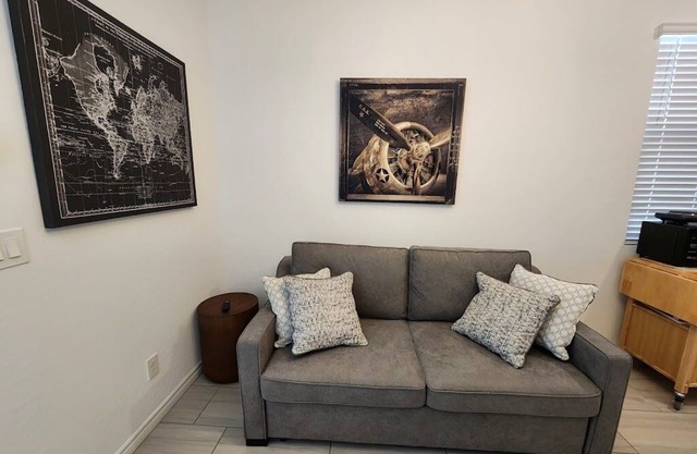 Cozy 1-Bedroom Casita Kitchenette AC, Wi-Fi & In-Unit Laundry in North Las Vegas