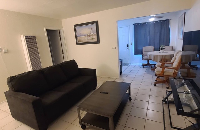 Cozy 1-bedroom with queen size bed, couch bed, full kitchen and full bathroom