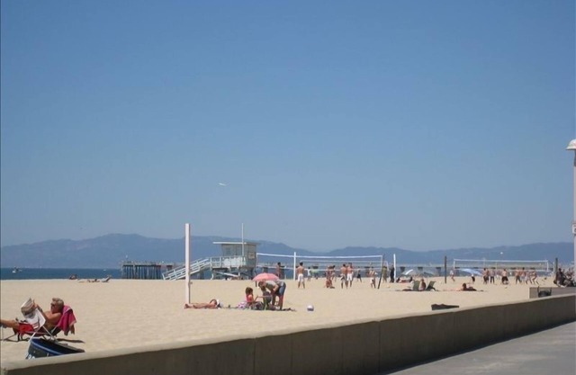 Cozy 1915 Beach Cottage