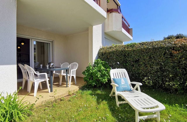 Cozy 1BR Apartment with Pool, 400m from Légenèse Beach, Carnac