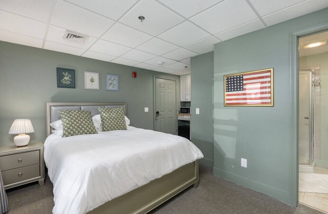 Cozy 1BR Suite with Parking!