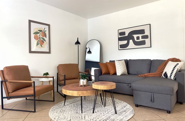 Cozy 2/1 Close to Theme Parks!