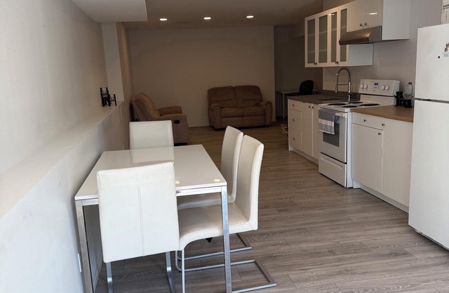 Cozy 2-Bed, 1-Bath Retreat in Westwood Coquitlam – Your Perfect Getaway!"