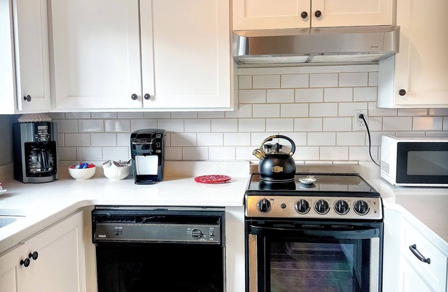 Cozy 2 Bed 2-Bath ~ Sleeps 9 ~ Walk to Pinehurst Resort ~ Deck ~ Fast Wifi