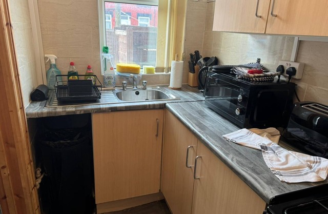 Cozy 2-Bed House in Leeds with Modern Amenities