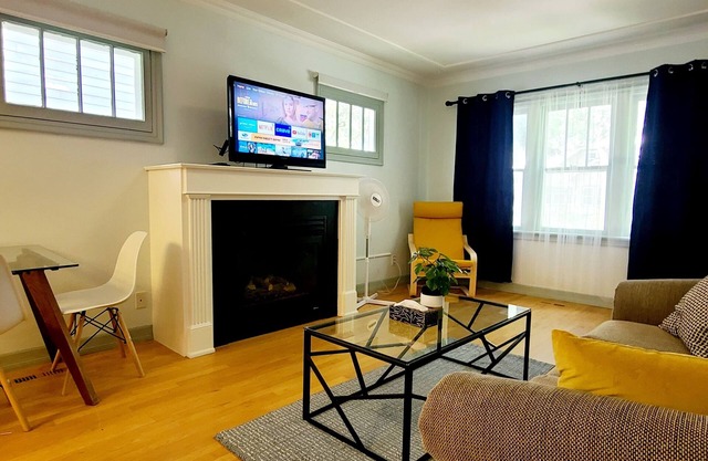 Cozy 2-Bedroom 7min Walk Distance to Hospital & UofA