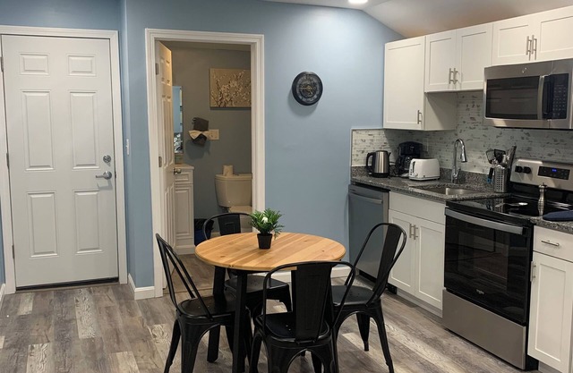 Cozy 2-bedroom apartment in Federal Hill Providence with AC, WiFi